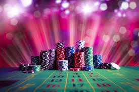 aya777 အွန်လိုင်း ကတ်ဂိမ်းများ Baccarat Poker MMK ဖြင့် ကစားနေသောမြင်ကွင်း